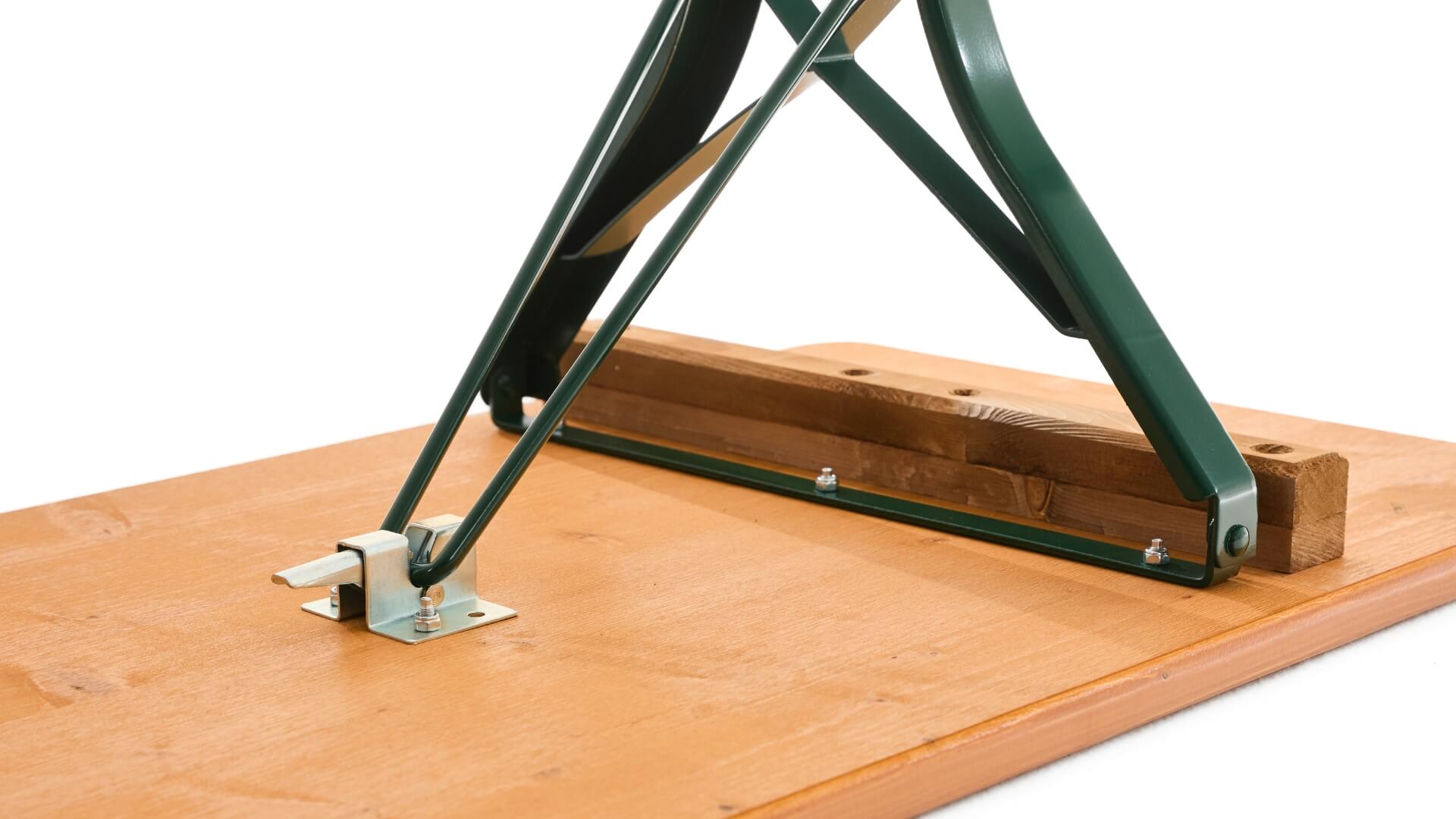 Folding furniture lock for the stability of the undercarriage