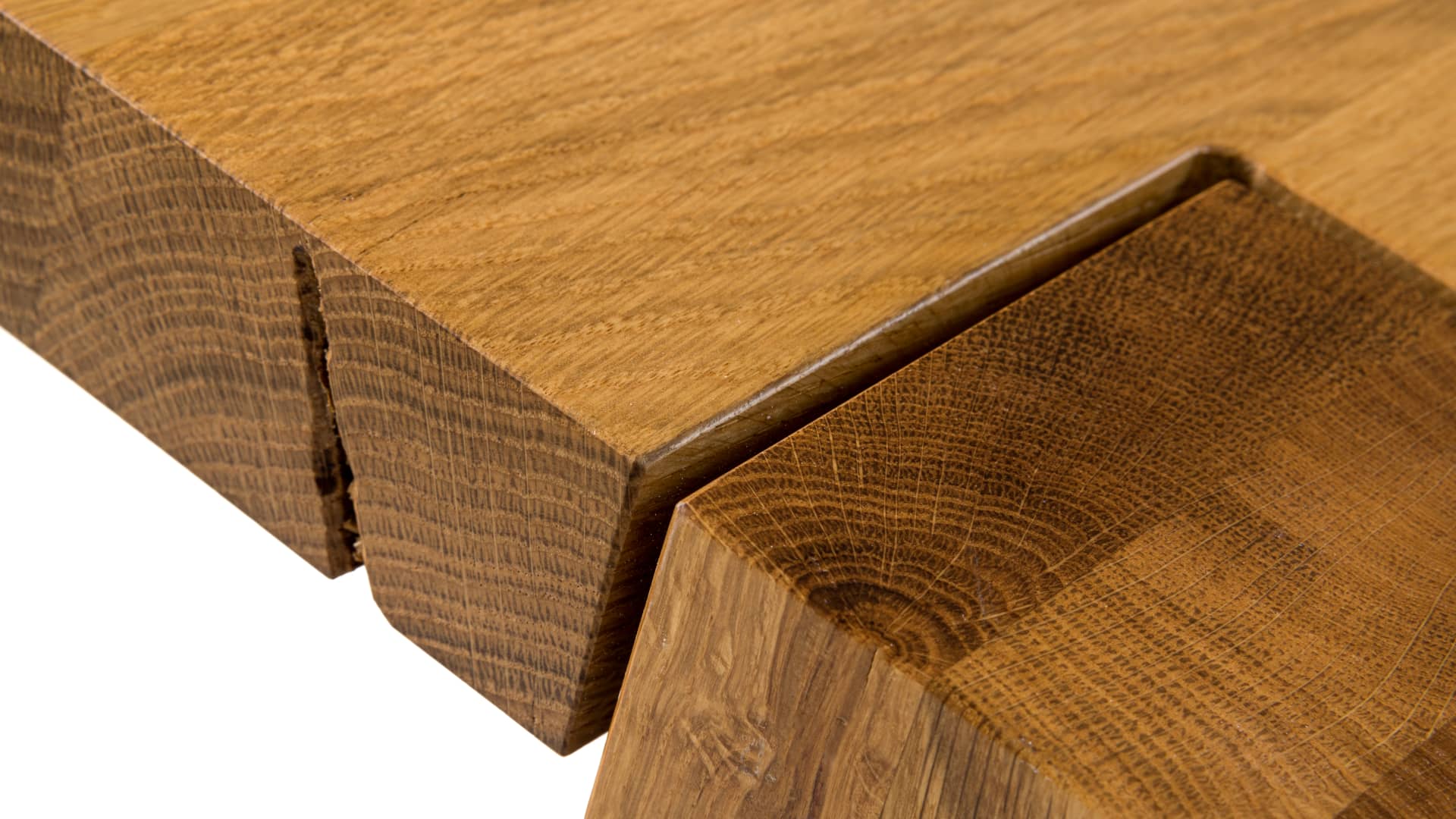 A detailed view of the grain of the design set Lago.