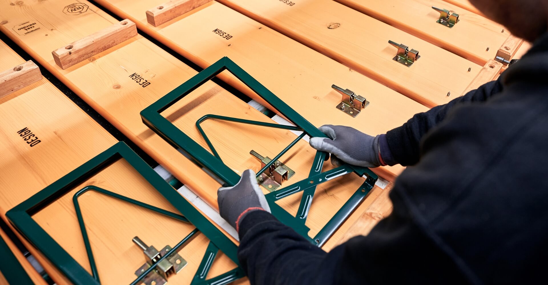 The underframe is attached to the beer garden table set.