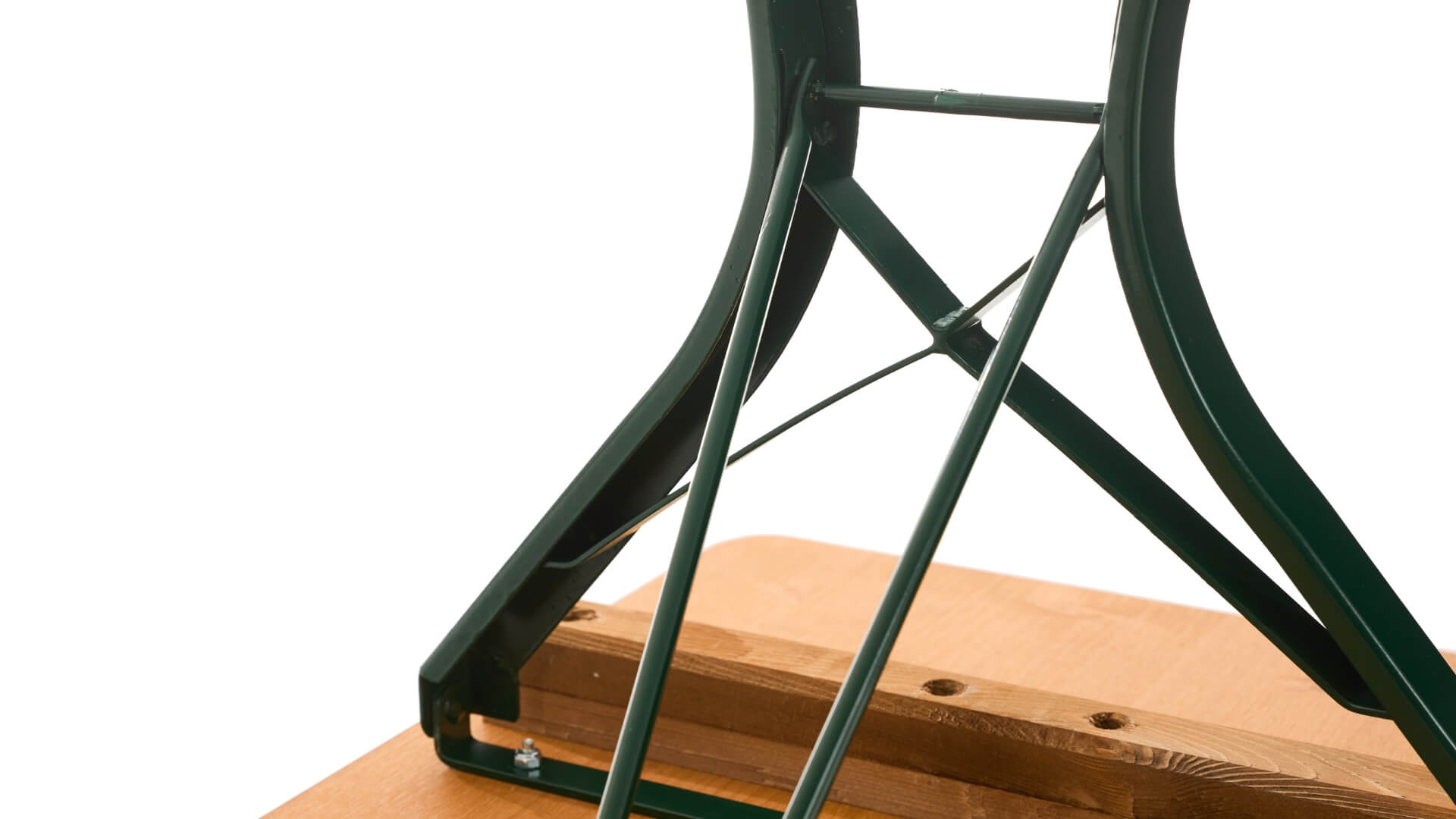 Stiffening ribs of the beer garden table set with legroom The stiffening ribs of the beer garden table set in the cross braces lead to increased stability of the beer garden table set.