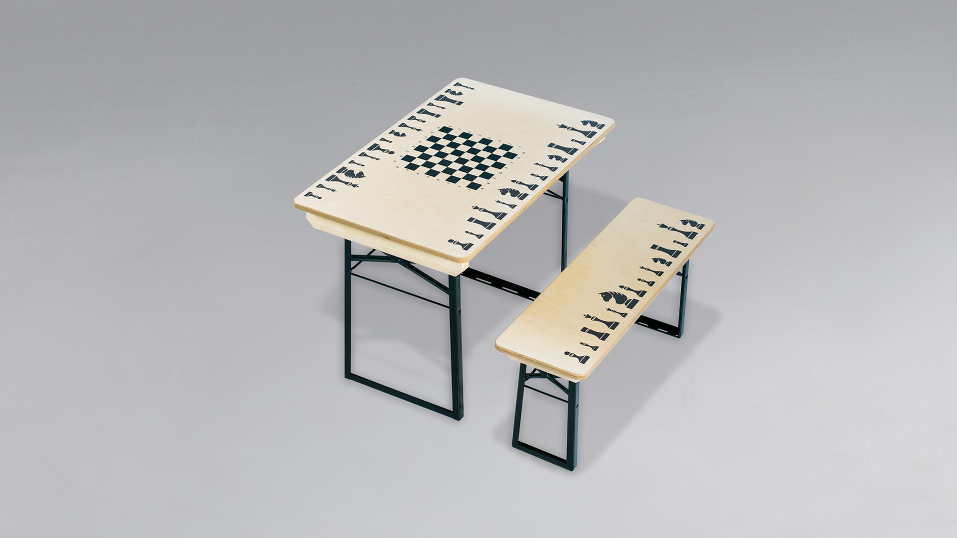 A chessboard was printed on a small beer garden table set by means of digital printing.