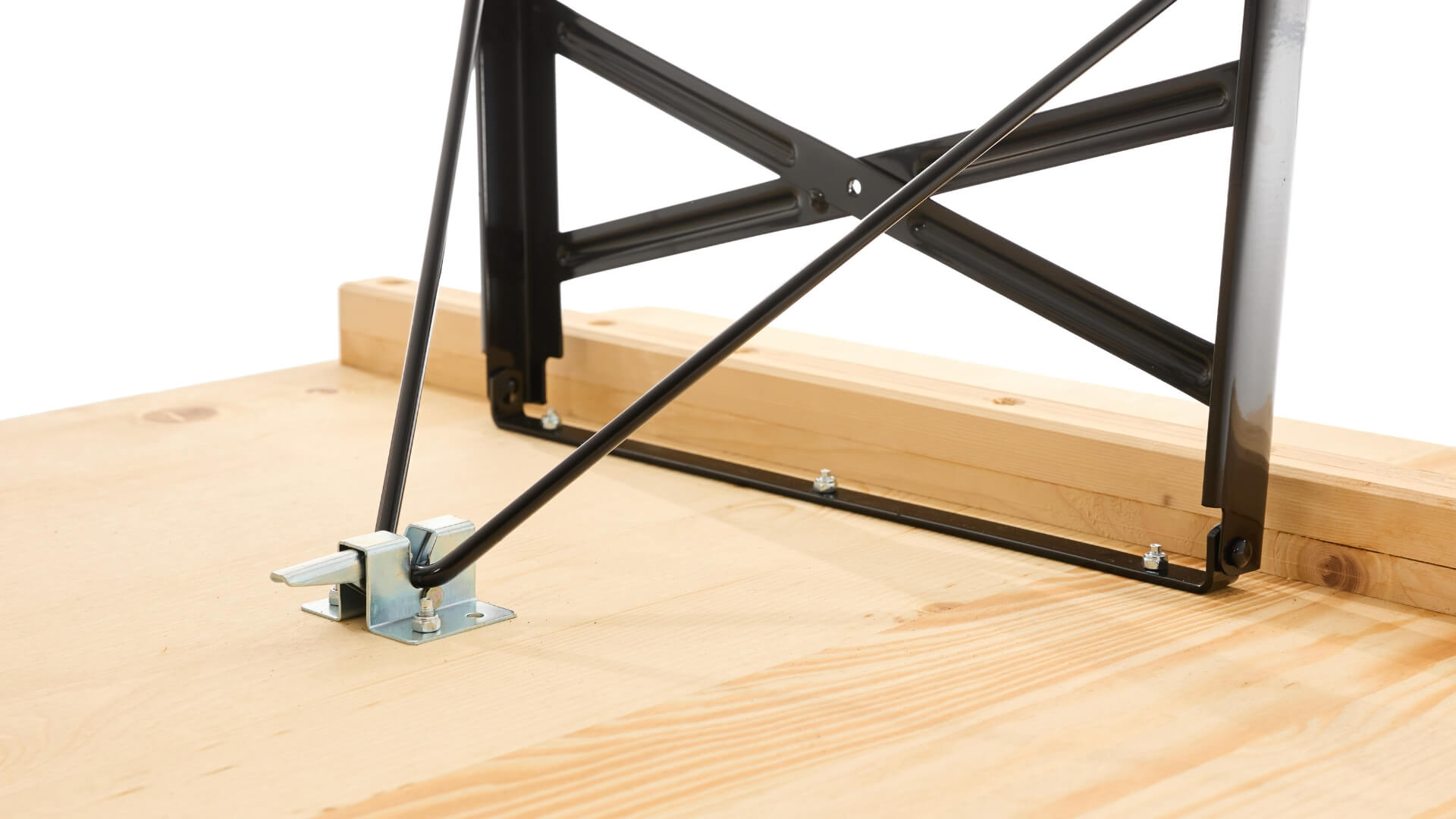 Folding furniture lock for the stability of the undercarriage