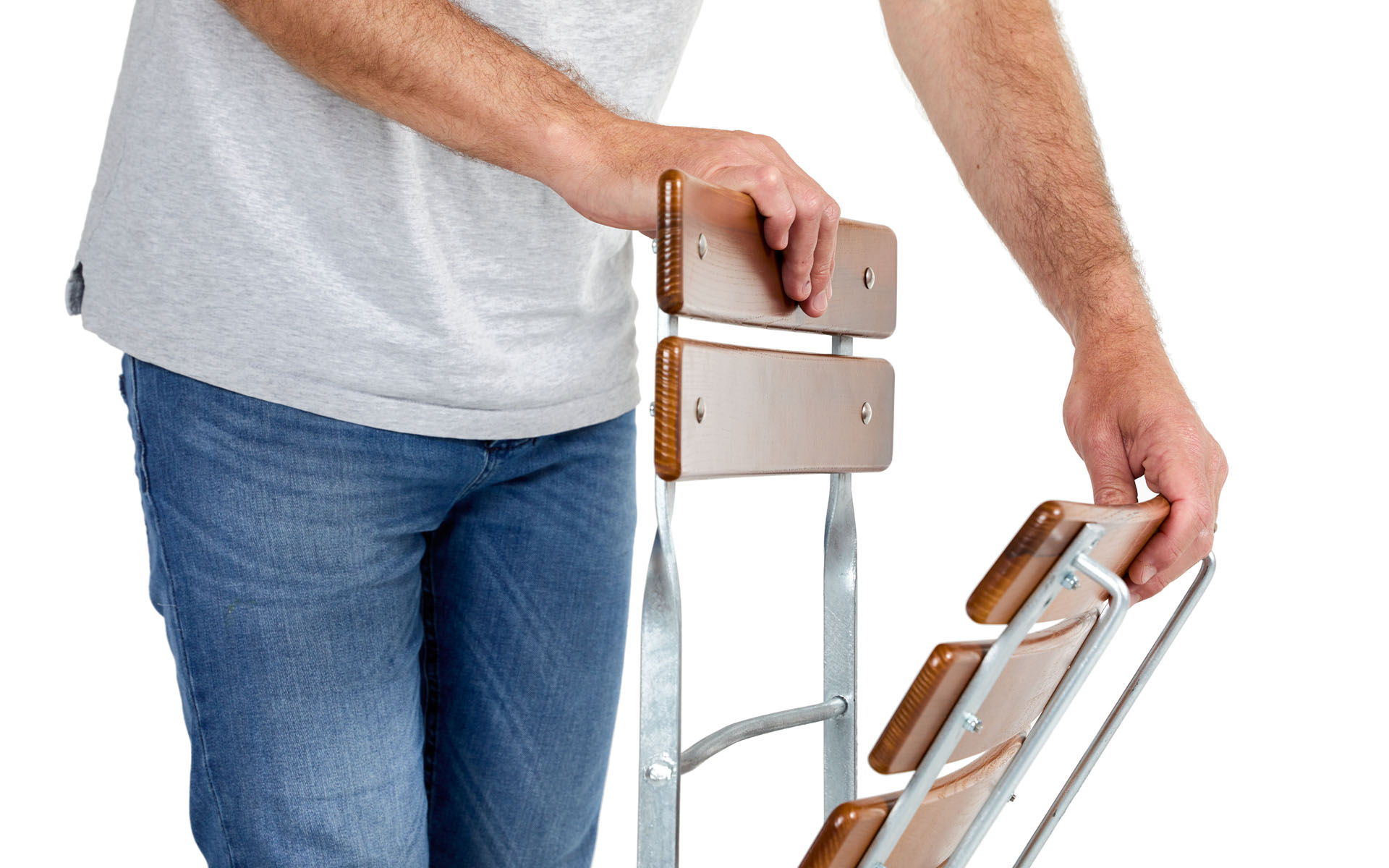 The beer garden chair is foldable.