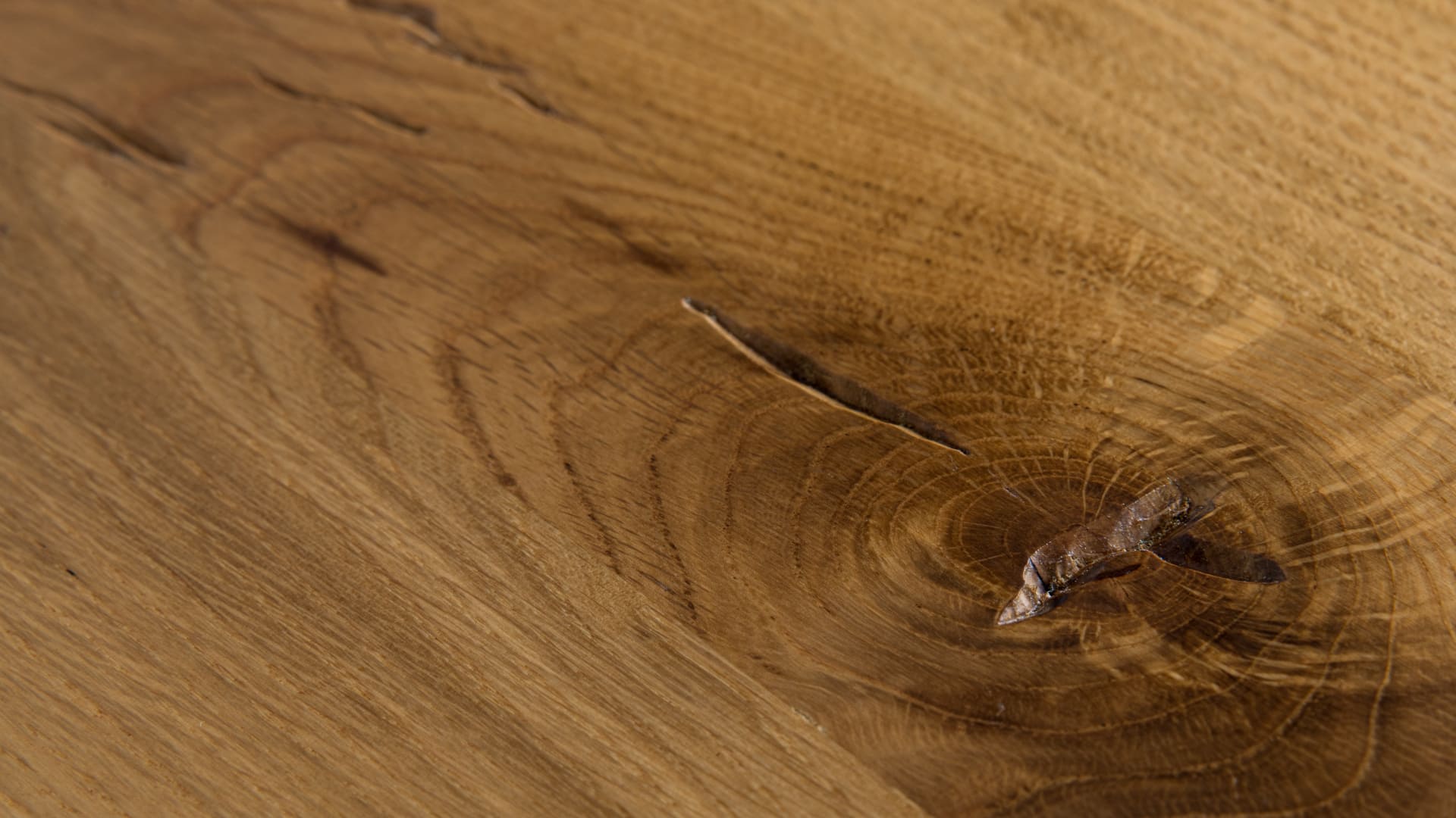 Wood grain Lago A detailed view of the grain of the design set Lago.