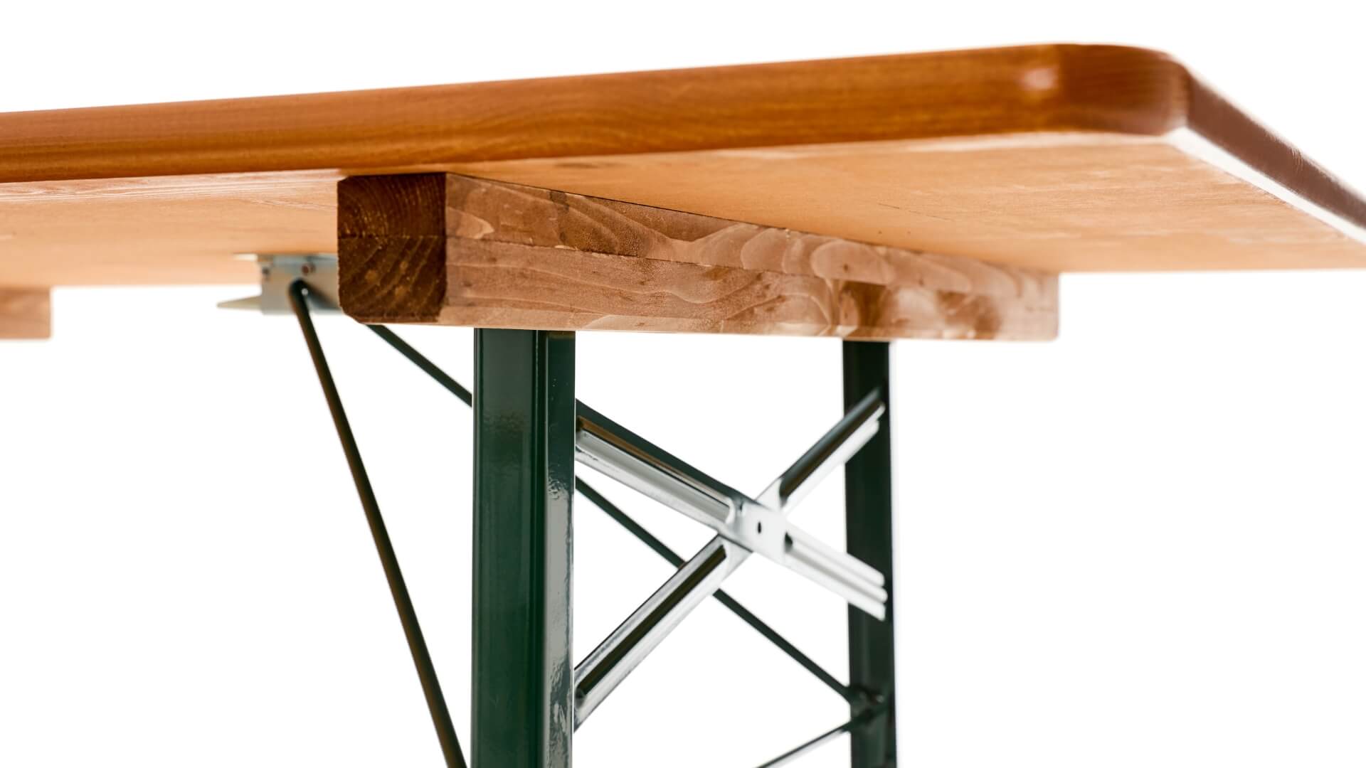 The stacking ledges of the wide beer garden table set protect the set during stacking, transportation and disassembly.