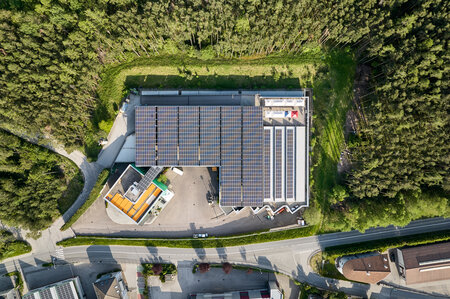 You can see the headquarters in Italy from above with its photovoltaic system .