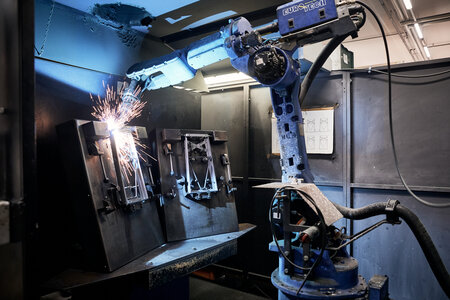 The photo shows a welding robot, automatically welding the frames for RUKU1952 beer tent sets.