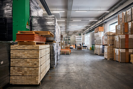 A photo of the interior of the production hall in Sciaves.