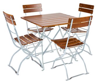 Das Biergartenmöbel-Set mit quadratischen Biergartentisch und vier Biergartenstühlen wird dargestellt.