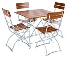 Das Biergartenmöbel-Set mit quadratischen Biergartentisch und 4 Biergartenstühlen wird dargestellt.