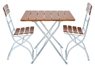 Der quadratische Biergartentisch wird mit zwei Biergartenstühlen frontal dargestellt.