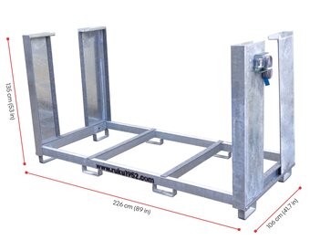 Der leere Transportcontainer wird mit seinen Maßen dargestellt.