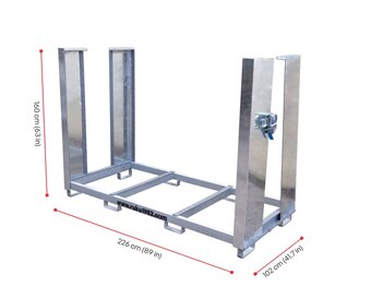 Der leere Transportcontainer wird mit seinen Maßen dargestellt.