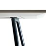 Die Holzplatten der Designgarnitur Riva wirken aufgrund der Schweizer Kante fast schon schwebend. 