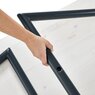 Die Designgarnitur Riva kann auf- und zugeklappt werden. Die Spannung der Federn ist so hoch, dass sich das Untergestell nur mit etwas Kraftaufwand bewegen lässt.