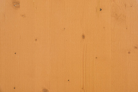Die Holzplatte der Designgarnitur in Braun.